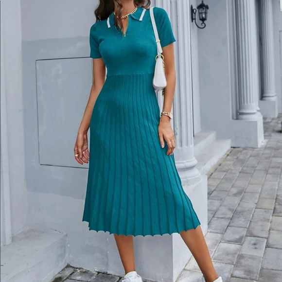 Color block collar pleated sweater dress burgundy - Picture 9 of 15